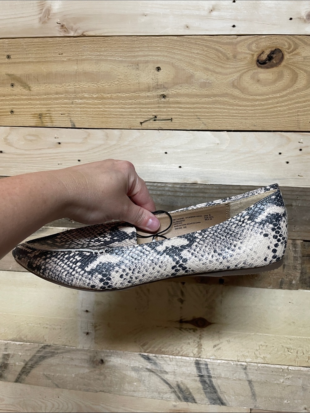 Time and Tru size 9 Beige and Black Snake-Print Pointed Flats - Picture 7 of 9